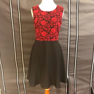NWT Romeo + Juliet Couture Red Velvet Floral Dress